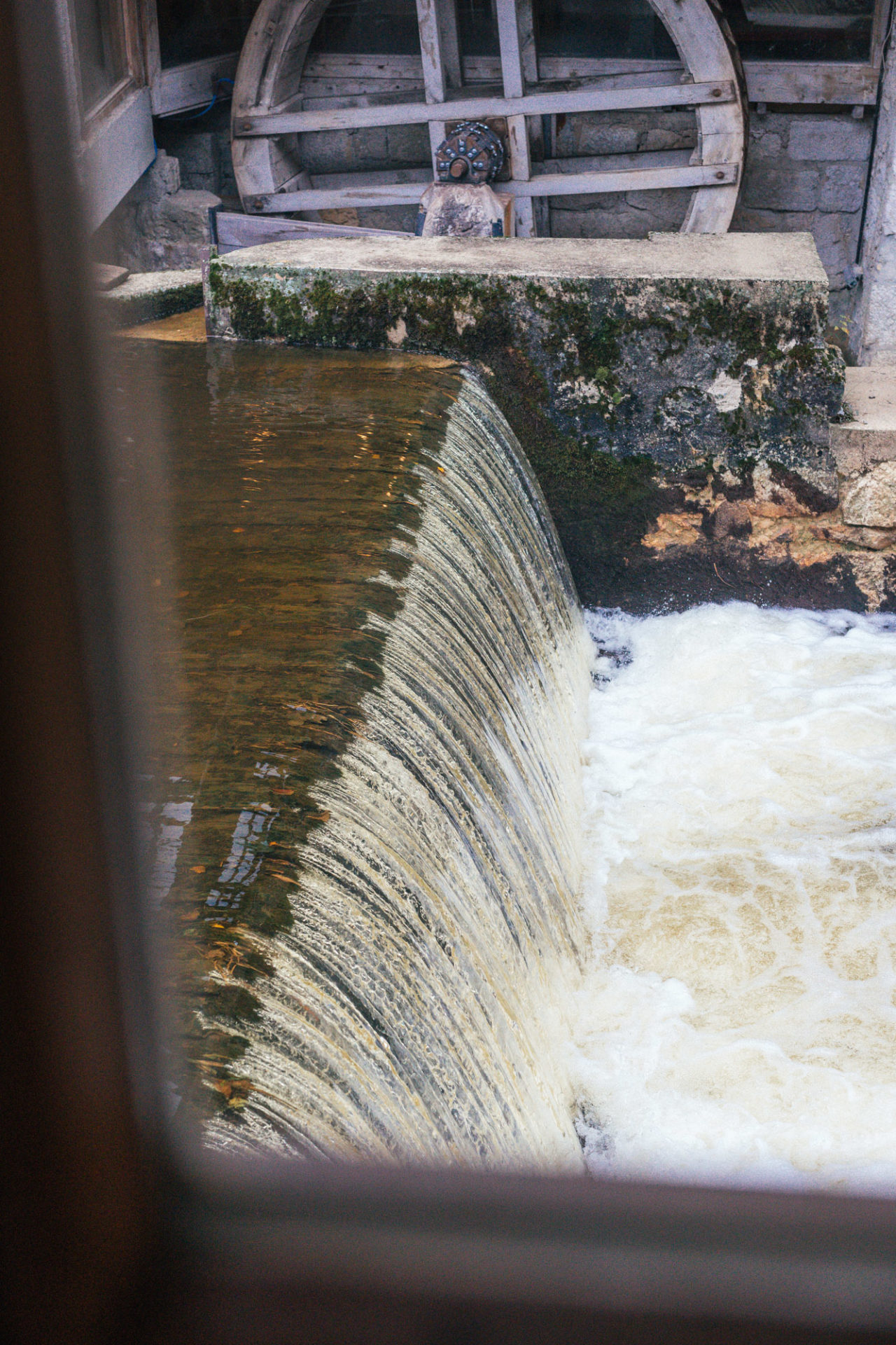 Musée de la Boissellerie Chute d'eau avec un moulin